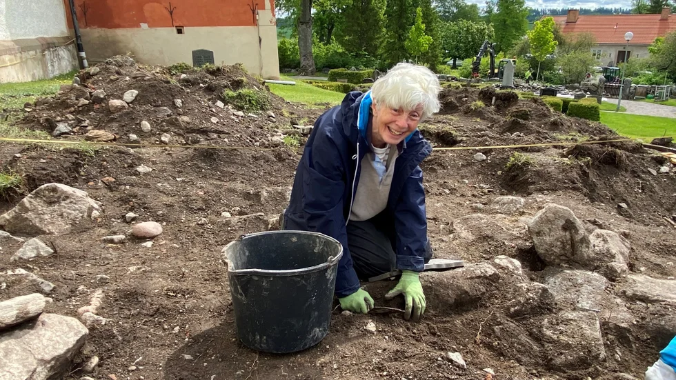 Eva Wesslén är med i Föreningen Vårfruberga kloster. Hon är också utbildad arkeolog även om hon aldrig har arbetat som det.