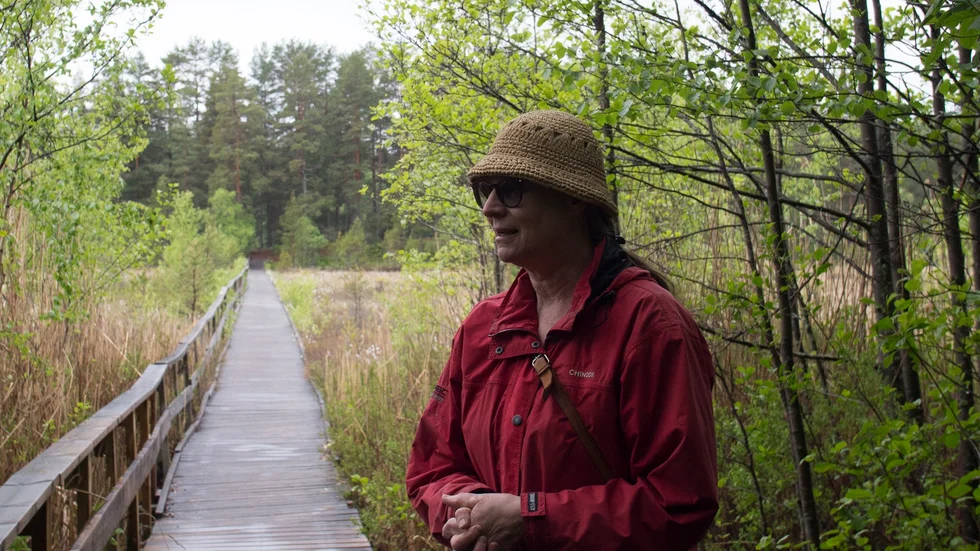 Eva Johansson guidar bäversafarin som äger rum på Naturnatten.