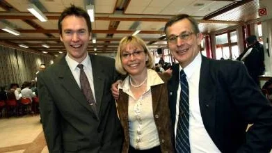 Lars Thomsson, Eva Nypelius och Björn Larsson leder centerpartiet på Gotland. Säger de ja eller nej till vårdnadsbidrag, undrar Hanna Nyman i debatten med Eva Bofride.