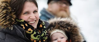 Lilla familjen valde generationsboende i byn: "Underbart att ha faster, farmor och farfar så nära"