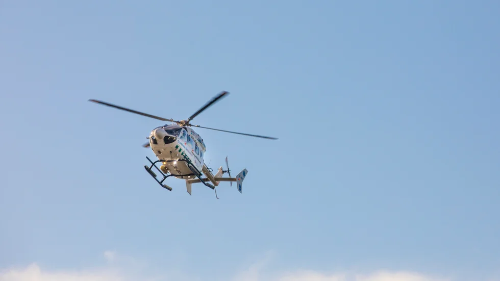 Ambulanshelikopter, samt flyg- och sjöräddningens helikopter har larmats efter skoterolycka vid Låktatjåkko fjällstation. (Genrebild).