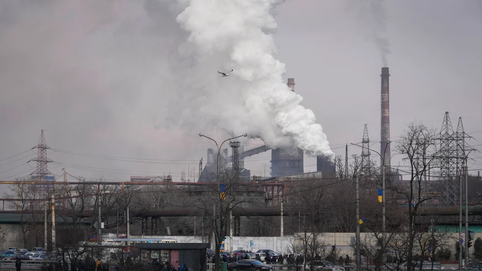 Stålverket Azovstal i Mariupols utkant fotograferat i februari, före Rysslands offensiv i Ukraina.