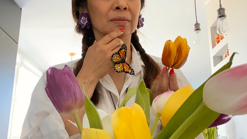 UNT-reportern Jeanina Santiago är redo för blommor, men inte försäkring? 