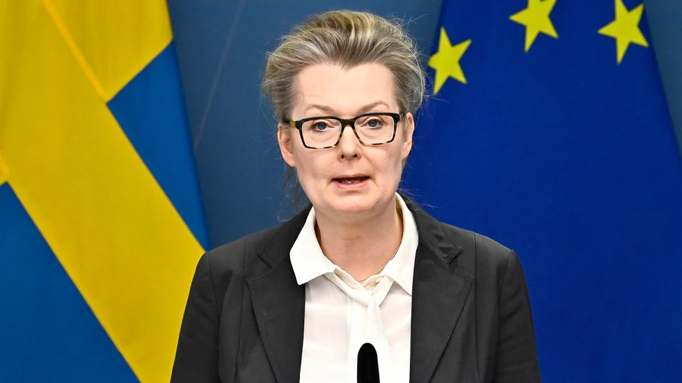 Skolminister Lina Axelsson Kihlblom (S) har meddelat att regeringen går vidare med att införa ett etableringsstopp för konfessionella friskolor. 