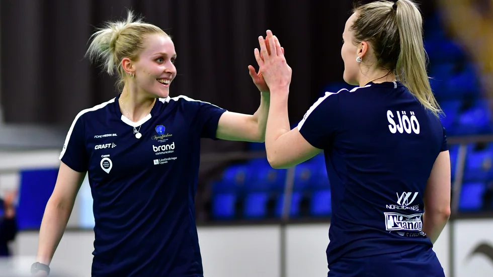 Fyrisfjäderna dubbelpar Moa Sjöö och Tilda Sjöö går in i VM-turneringen och slår ur underläge. (Arkivbild)