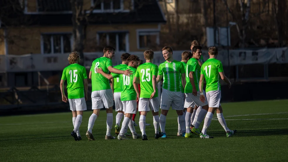 Grebo tog en stabil 4–1 seger i säsongspremiären mot Boxholm. 
