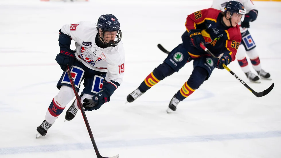 Fabian Wagner under JSM-finalen i Nyköping mot Djurgården. Nu kan Nyköpingskillen även titulera sig världsmästare efter U18-landslagets finalvinst över USA.