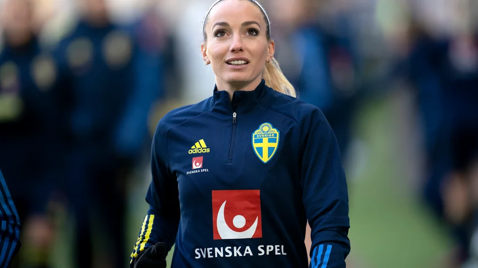 Kosovare Asllani är "startklar och redo" inför VM-kvalet mot Irland.
