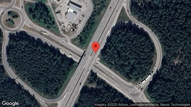 Två personbilar i trafikolycka på E4