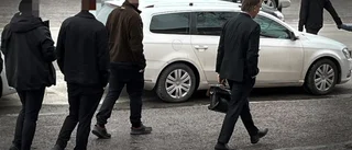 Tre personer i företagarens krets frias från vapenbrott