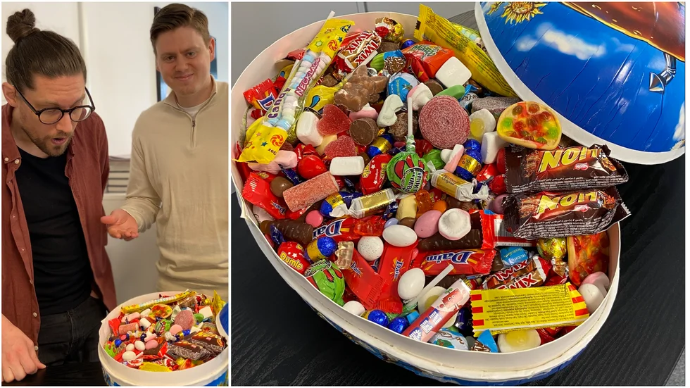 Det här påskägget kan du vinna om du är med och tävlar i Kurirens äggjakt. Tidningens reportrar Anton Swärdhagen och Olle Peterson hade gärna velat lägga vantarna på ägget, men nej. För att göra det krävs det att man är med och tävlar på påskafton.
