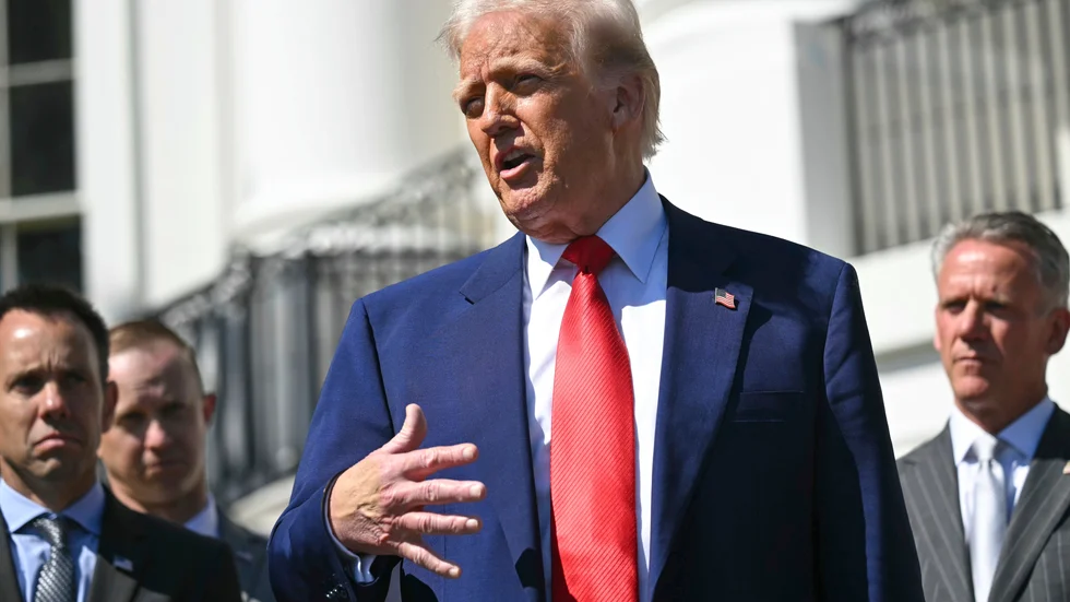 USA:s president Donald Trump vid sin pressträff utanför Vita huset.