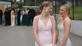 Agnes och Nellie: "Började spåna klänning för ett år sedan"