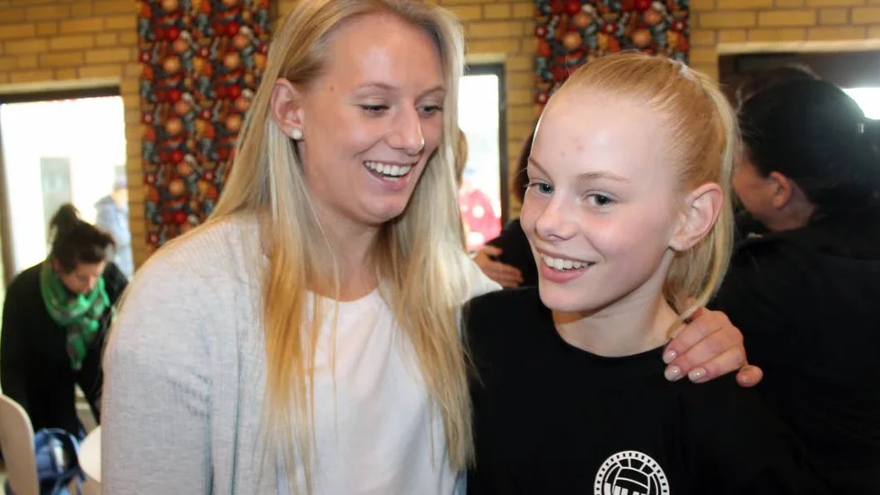 BESÖK. Nina Koppang ska besöka Stina Blackstenius på sportlovet.