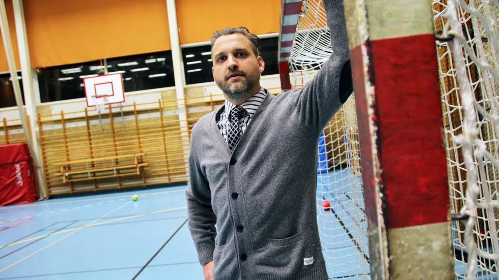Johan Lindell, politiker i Konsensus och engagerad i VHF, vill att kommunen satsar på en sporthall med brett utbud.