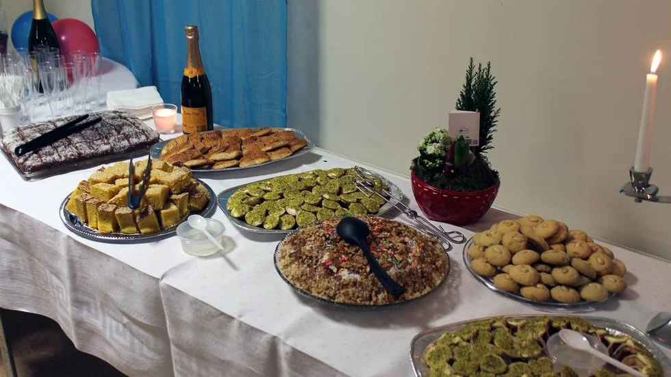 Orientaliska smaker. Det dukades upp med en buffé för dem vars magar kurrade.