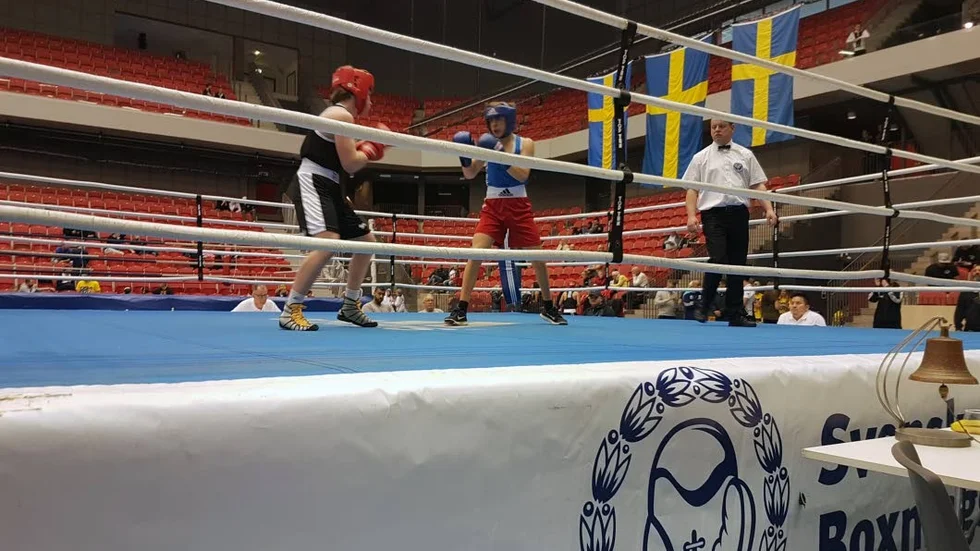DEBUT. Motalakillen Simon Jensen gjorde en bra debut på SM i diplomboxning.