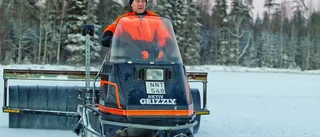Här ligger skidspåren redo för åkarna