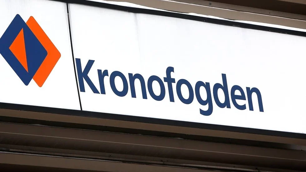 Handräckning. En man ansöker om hjälp att få sina saker efter en skilsmässa.