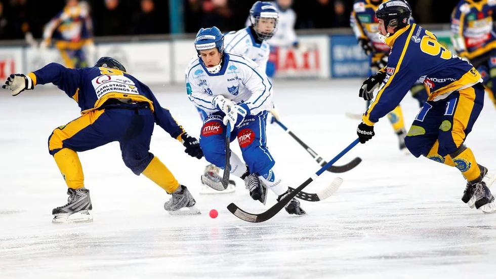 Skadad. Eric Ågren föll olyckligt på torsdagens träning och slog axeln ur led. Nu riskerar han att missa resten av säsongen.