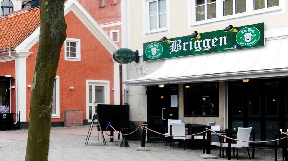 Larm. Tjuvarna hade tejpat över larmet.