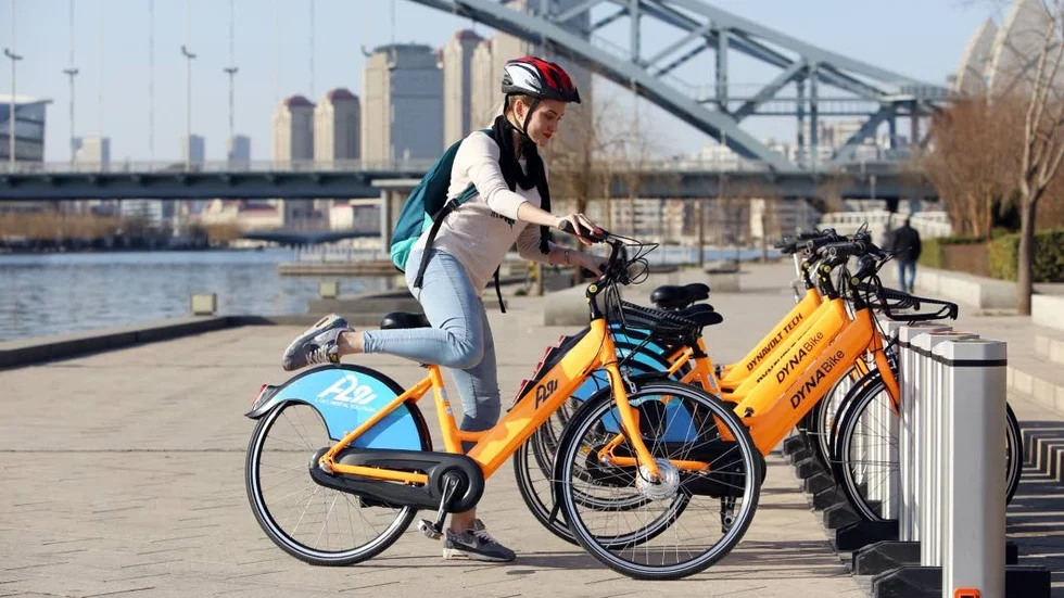Exempel på hur en laddstation med elcyklar kan se ut.