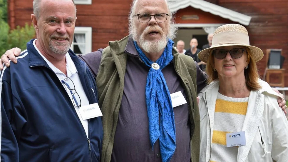 Frank Ståhl var initiativtagare till dagens återträff. Ses här flankerad av Håkan Hermansson tidigare personalchef och Gunilla Fjelde, VD