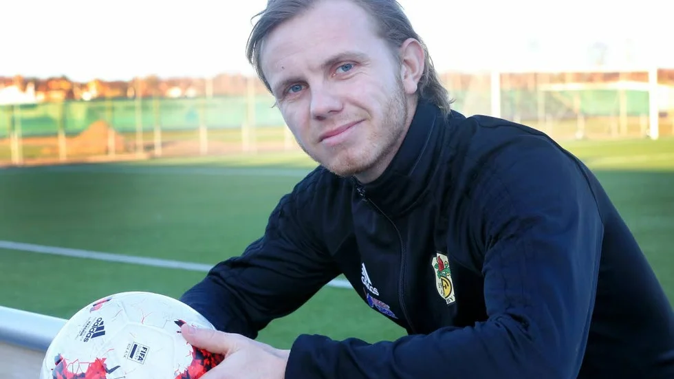 På fredag kväll gör Sebasthian Svensson sin debut i HFK-truppen.