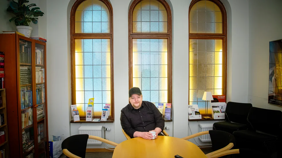 David Forsberg på RFSL:s kontor i Luleå förklarar den mängd av olika sexuella läggningar som finns.