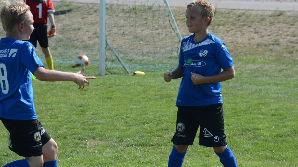 FBSK:s P10-lag sprudlade av glädje efter sina mål mot Räppe.