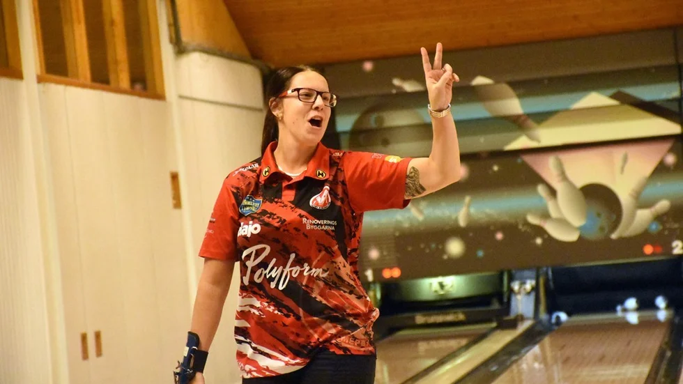 BACK ON TRACK. Frida Sethsson gjorde en efterlängtad comeback i Vimmerby BK, när laget mötte Västerås och Triss i Västervik i helgen. Foto: Michael Nordin