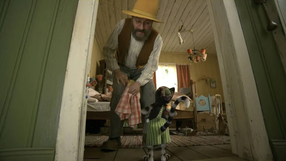 Det är med blandande känslor Pettson får veta att Findus har vuxit, så pass mycket att han vill flytta hemifrån.