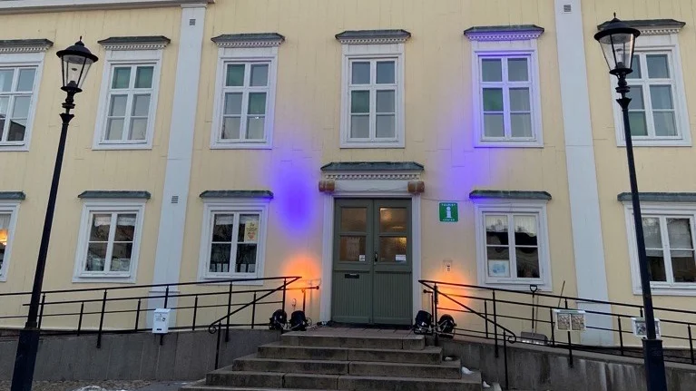 Utanför rådhuset under torsdagen efter att lamporna tändes.