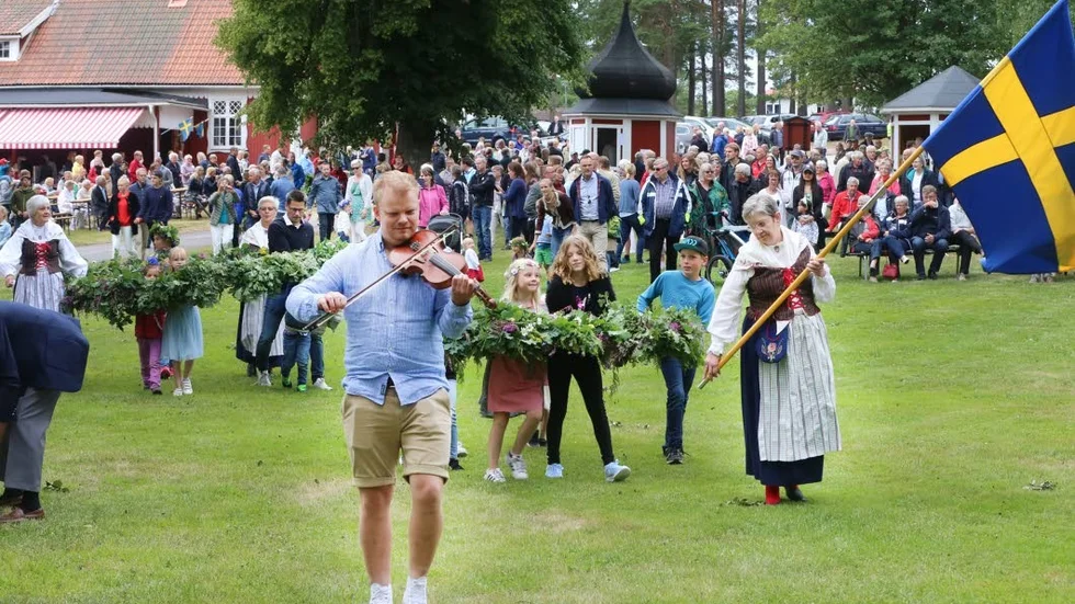 Midsommarafton är här – hur firar du? Dela med dig i UNT:s midsommarchatt!