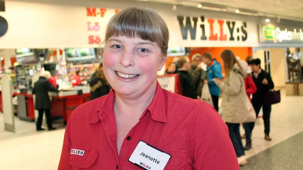 Jeanette Andersson, butikschef på Willys i Ekholmen centrum, är jublande glad över beslutet att affärsytan ska byggas ut med 900 kvadratmeter.