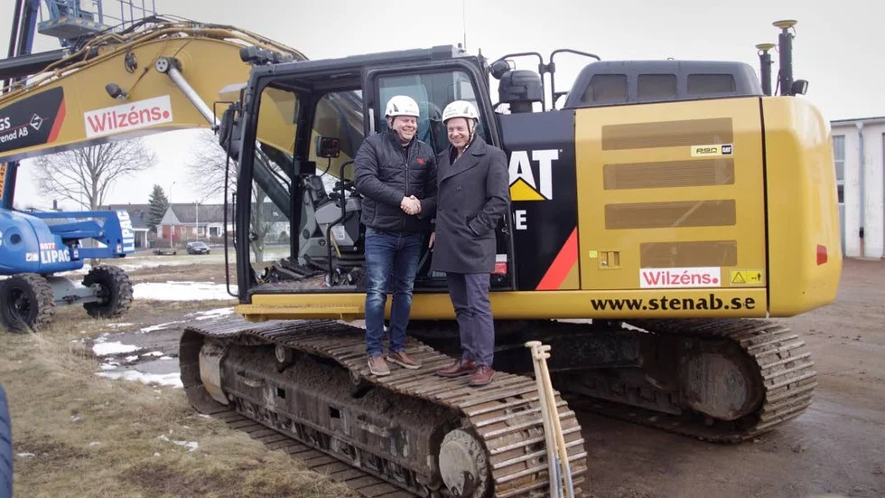 Handslag. Entreprenören Andreas Wilzén och Danagårds vd Peter Hjelm.