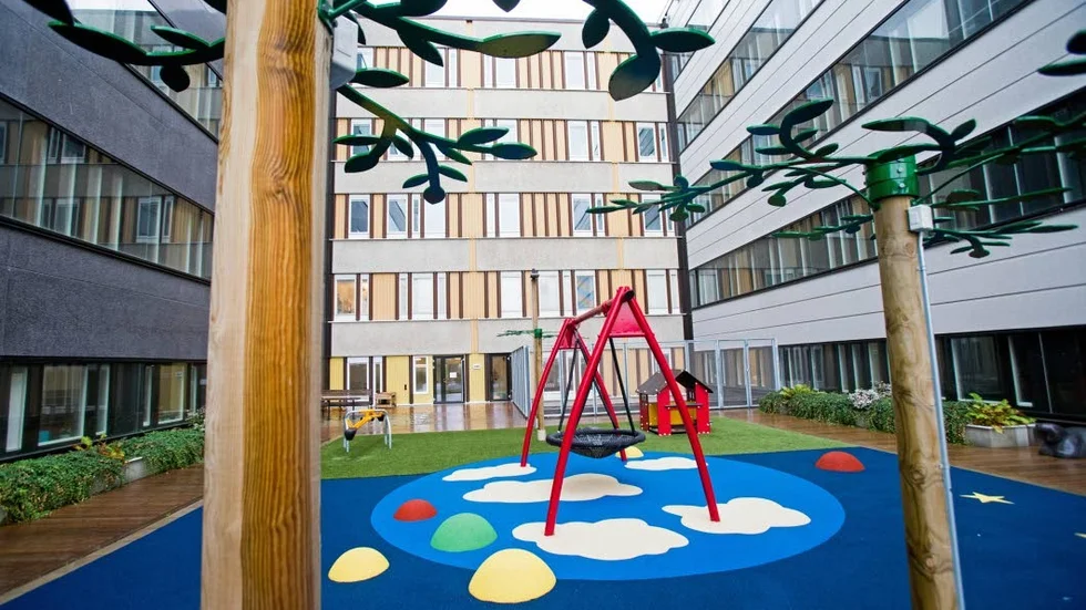 Uppföljningen för de som har haft cancer som barn brister i Östergötland, skriver debattörerna. På bilden barnsjukhuset, US i Linköping.