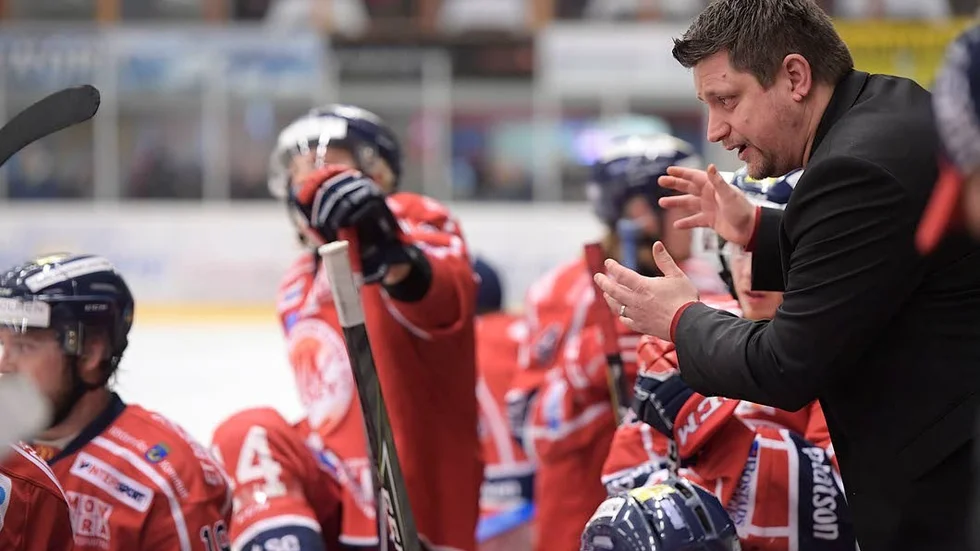 VIK:s tränare Mattias Karlin.