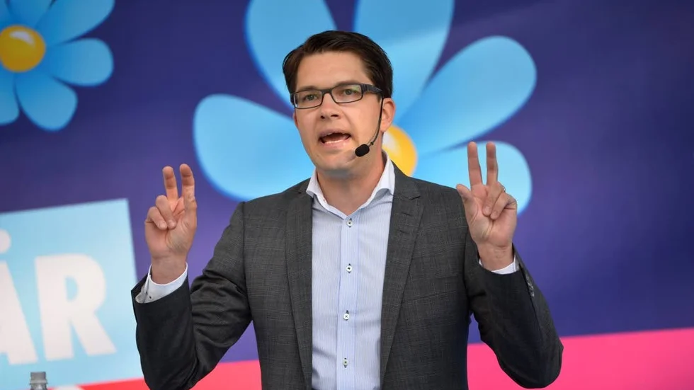 Obekväm kontakt. Tidningen Aftonbladet har avslöjat att Sverigedemokraterna undersökte om partiledaren Jimmie Åkesson kunde träffa den kontroversielle miljonären Patrik Brinkmann under diskreta former.