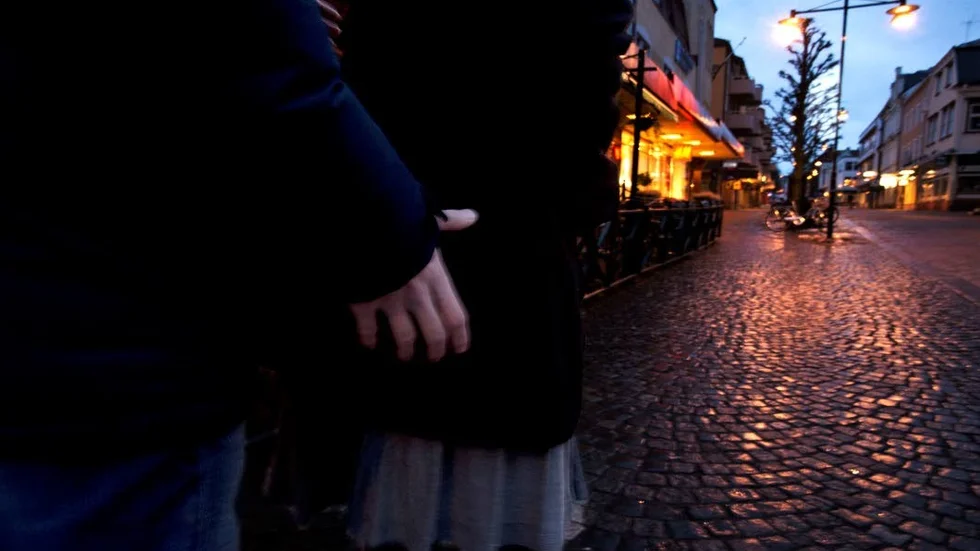 Arkivbild. Under fredagseftermiddagen utsattes en tonårstjej både för sexuellt ofredande och dödshot.