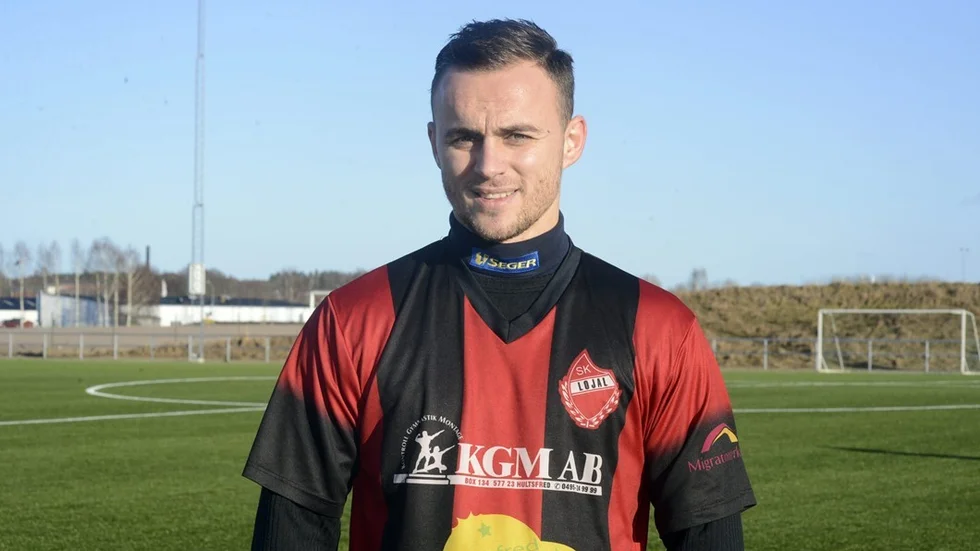 På målhumör. Kastriot Jashari gjorde fyra av Lojals fem mål i 5-1-vinsten mot Bäckebo.