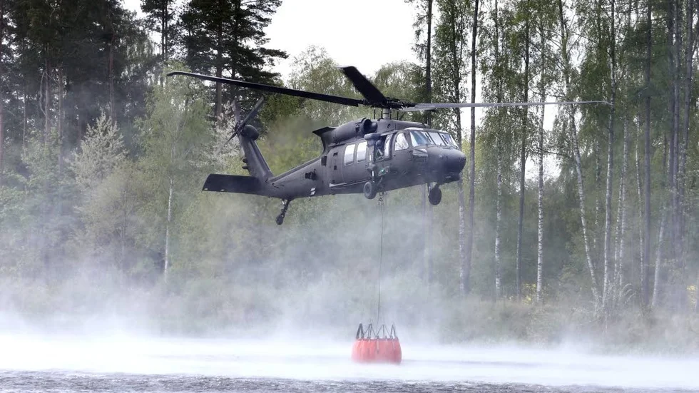 En Black Hawk-helikopter under en övning utanför Linköping.