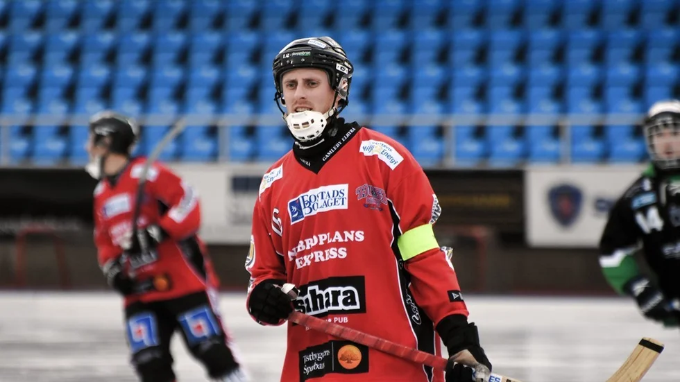 David Walfredsson och hans lagkamrat Maxim Pyanov slipper Tranås BoIS möta i kväll. De åkte på grova matchstraff senast och blir per automatik avstängda en match i väntan på dom.