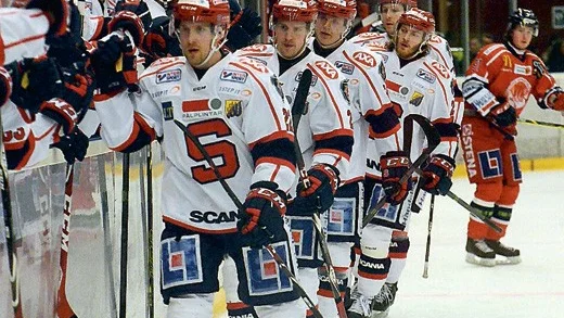 Södertälje SK fick jubla över mål tre gånger om, medan Västervik gick mållösa ännu en gång.