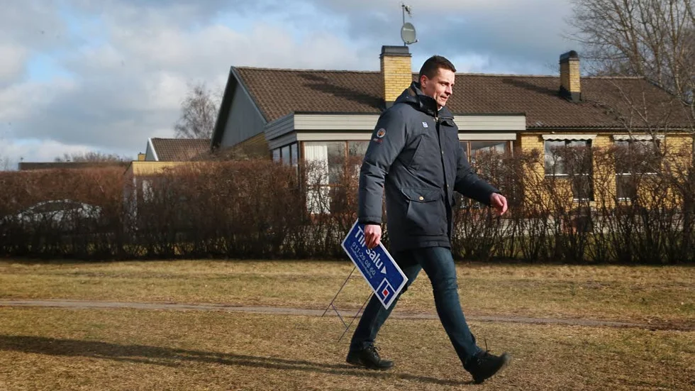 Jobbar hårt. Johan Ahlén lägger 70–80 timmar i veckan på sitt jobb som fastighetsmäklare.
