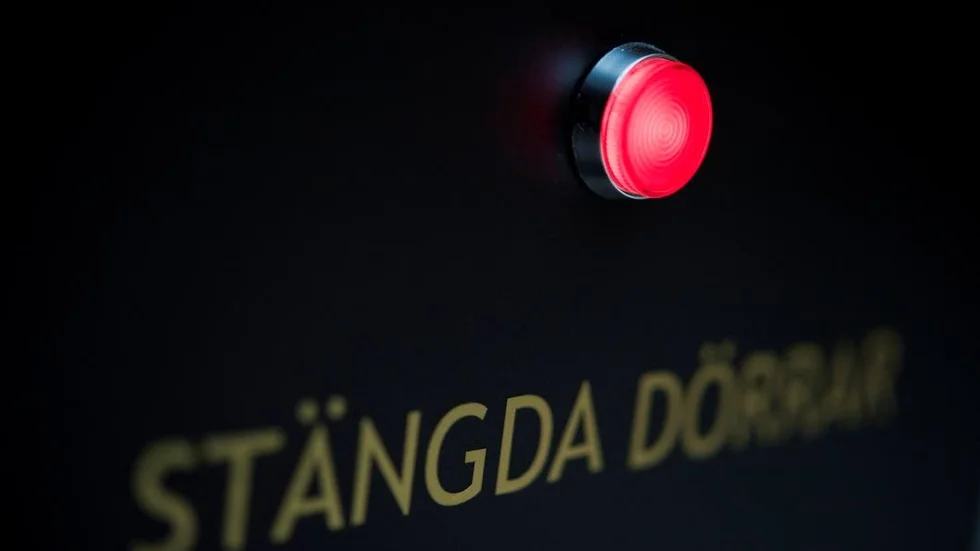 En 33-årig Norrköpingsbo har häktats misstänkt för barnvåldtäkt och barnpornografibrott.