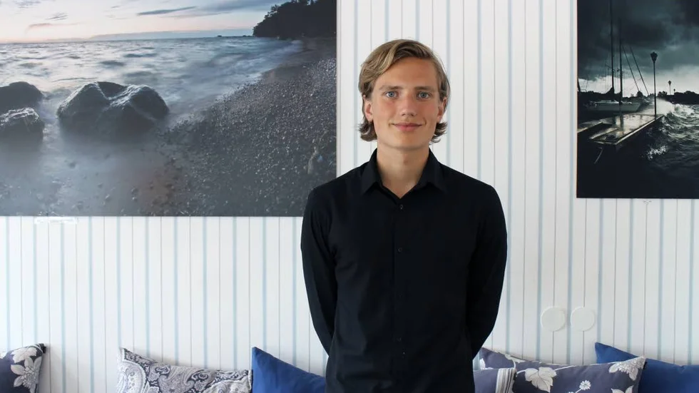 Måndagskoll. William Saranpää sommarjobbar som servitör.