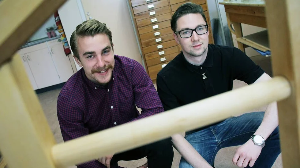 Vidar Petersson och Albert Morrisey vill efter utbildningen jobba som möbelsnickare.