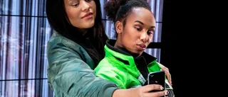 Rasism och klubbliv från Riksteatern
