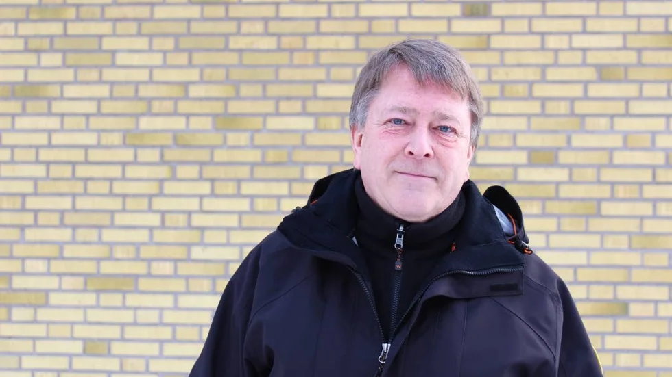 Använd alltid torr ved, och endast ved, när du eldar. 

– När veden är torr bildas mindre tjära i skorstenen och soteld uppstår inte lika lätt, säger brandingenjör Roger Landelius.